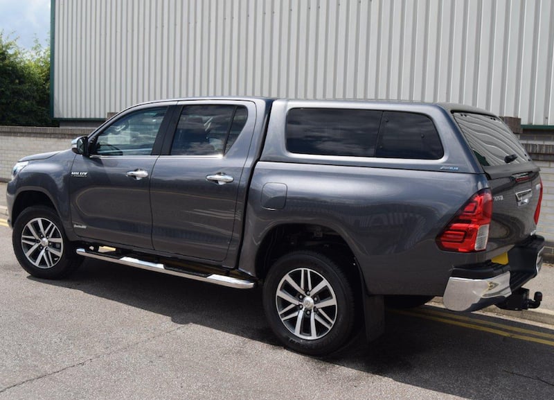 Hardtop Aeroklas cu geamuri cu deschidere laterala (pop-out) si inchidere centralizata, Toyota Hilux, 2015-