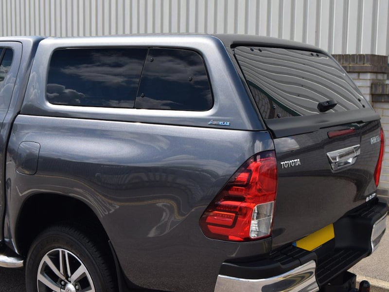 Hardtop Aeroklas cu geamuri cu deschidere laterala (pop-out) si inchidere centralizata, Toyota Hilux, 2015-