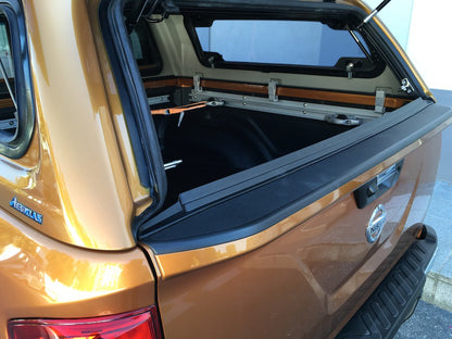 Hardtop Aeroklas cu geamuri cu deschidere laterala (pop-up) si inchidere centralizata (nevopsit), Nissan Navara, 2015-